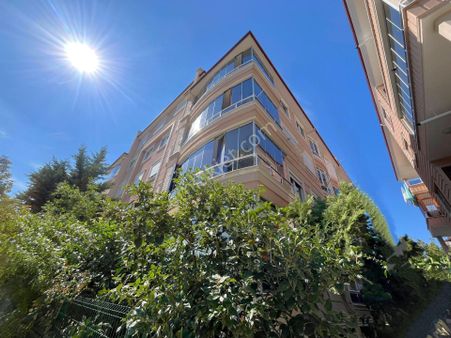 Akçay Merkez'de Aygül Ayrıcalığıyla 8 Yaşında Doğalgaz Kombili Geniş Çift Balkonlu 2+1 Satılık Daire