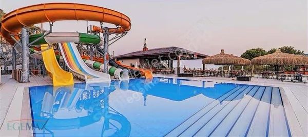 Kusadası Merkezde Havuzlu Sıtede Esyalı Denız Manzaralı