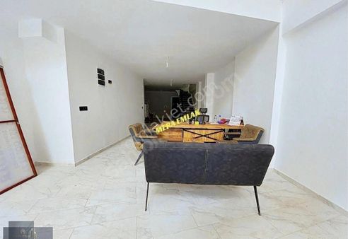 ▀▄mera Emlaktan Edremit Şehir Merkezinde Satılık 270m2 Dükkan