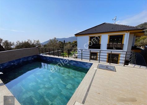 Mera Emlaktan Avcılarda Deniz Manzaralı Havuzlu 4+1 Lüx Villa