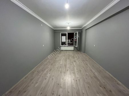 Deniz Yiğit Emlak'tan Lala Hüseyin Paşa Mahallesinde Kiralık Bakımlı 2+1 Arakat Daire