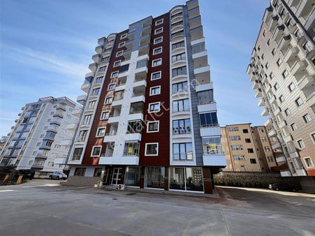 Uzun Süreli Eşyalı Kiralık 3+1 Doğalgazlı 165m2 Daire