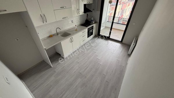 Mançodan Edremit Gaziilyas Mahallesi Tugay Yolu Üzerinde 3+1 Satılık Daire