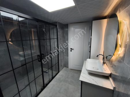 Balçovada Agora Avm Karşısı Komple Tadilatlı Arakat Satılık 2+1 Daire