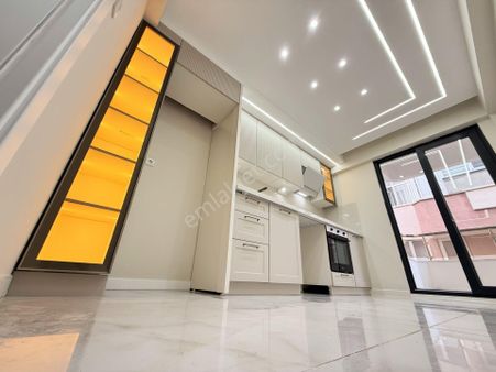 Utku'dan Akçay'da Muhteşem Tasarımlı Denize 200 Metre 3+1 Daire