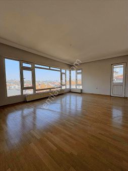 Esat Caddesi Üzerinde Asansörlü Şehır Manzaralı Ferah Masrafsız