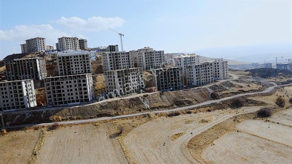 Mamak Kızılca Da Toki Yanı Sanayi Yakını Yol Kenarı Fırsat Yeri