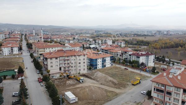 *altınova Da Yüksek Kat İmarlı Bi Daire Getirili Şehrin İçinde**