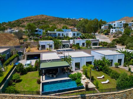 Gümüşlük Dereköy Mahallesi Doğa İle İç İçe Özel Havuzlu Müstakil Villa