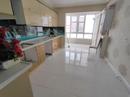 Karapürçek Mah Satılık 3+1 Asansörlü Çift Banyolu Eyüp Cami Yakını