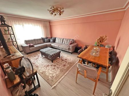 General Zeki Doğan Mahallesinde Ara Katta 3+1 Satılık Daire