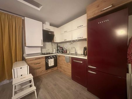 Nergizde Satılık 1+1 Geniş Daire Balkonlu, Merkezi, Genç Bina