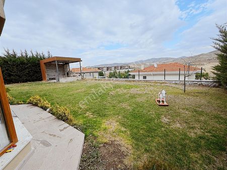 Valentia'dan Mebuskent Evlerinde 4+1 Satılık Villa !!!