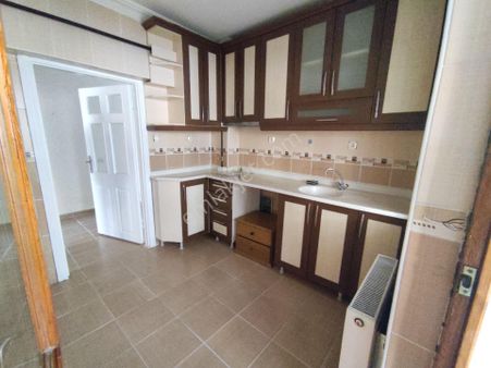 Karapürçekte 3+1 Bahçe Katı Cumartesi Pazarı Yanı Etrafı Açık Daire