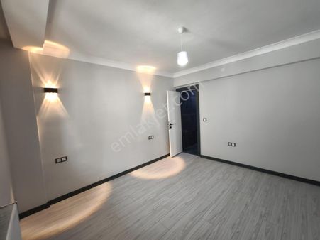 Atanora Vadi'den 2 Banyolu Cadde Yakını Lüks Yapılı Manzaralı 3+1