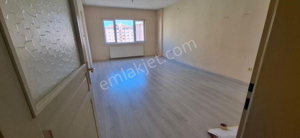 Yenikent İlksan Toki Konutların Da Ara Kat Yol Cepheli 3+1 D.