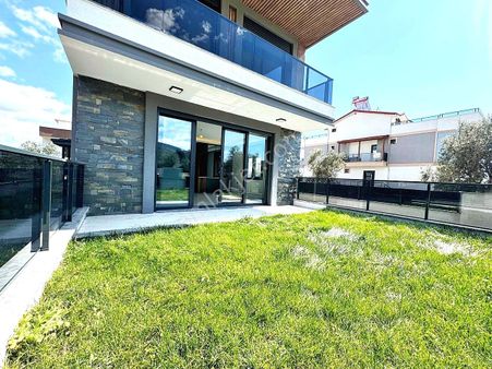 Ayanoğlu'ndan Güre'de Dağ Manzaralı 3+1 Bahçeli Satılık Villa