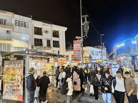 Engin Erdem'den Sefaköyde En İşlek Yerde Yeni Bina Da Devirlik!