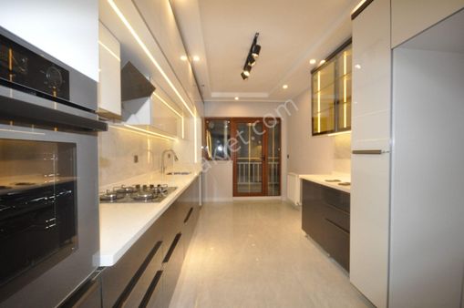 Atanora Vadi'den İlker Cad Üzeri Ön Cephe Lüks Yapılı 2 Banyolu 3+1