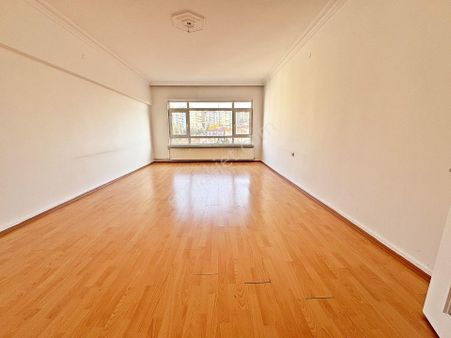 Tevfik Sağlam Cad. Üstü Gata Yakını Orta Kat 3+1 Bağımsız