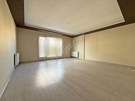 Yenikent Menderes'te 135 M2 Merkezi Konumda Ferah 3+1