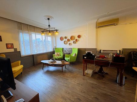 Karaca'dan İstasyon Caddesinde Yenilenmiş 3+1 Satılık Daire