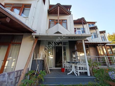 Karaca'dan Denize Sıfır, İskelesi Olan Tripleks Satılık Villa