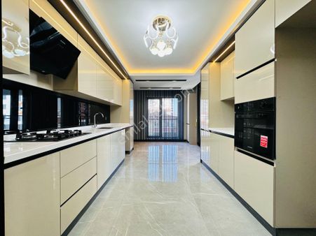 Nam-ak Emlak'tan Fatih Mah. Sıfır 4+1 Lüks Site Dairesi