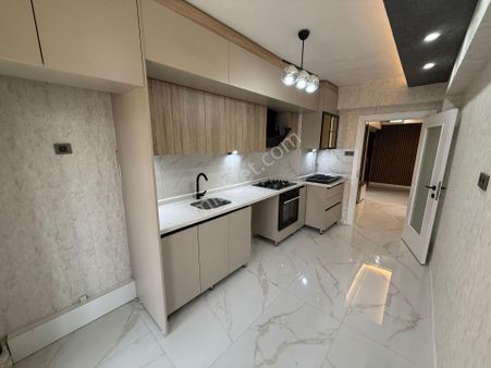 Bilgen Vatan'dan Dutluk Metro Yakını Orta Kat Ön Cephe Megalüks Yapılı Satılık 3+1 Daire