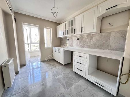 Şentürk Gayrimenkul'den//1.kat Full Yapılı// Masrafsız!!