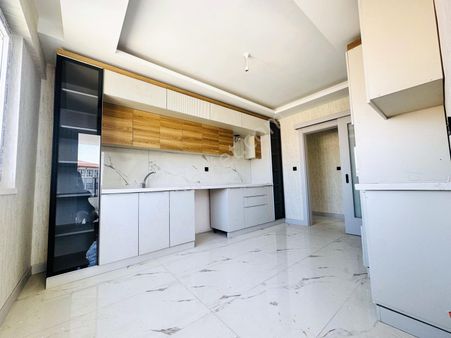 Şentürk Gayrimenkul'den Beşikkaya 3+1 Cadde Üzeri ***