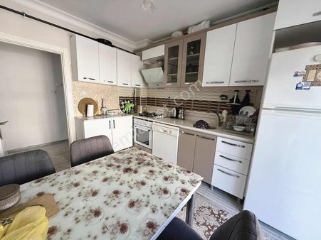 Şentürk Gayrimenkul'den Beşikkaya'da Ara Kat Cadde Üzeri Daire