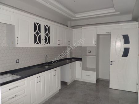 Bahçeşehir'de 11.kat,3+1,kapalı Mut.doğalgazlı Satılık Daire