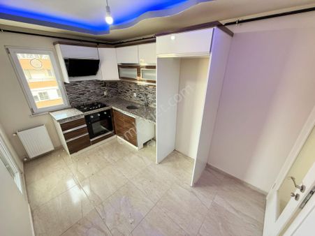 Akçay Utku Emlaktan Altınkumda Öncephe Ebeveyn Banyolu 2+1 Daire