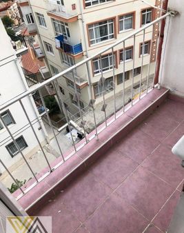 Valentia'dan İleri Mahallesinde Ara Katta Satılık 2+1 Daire !!!