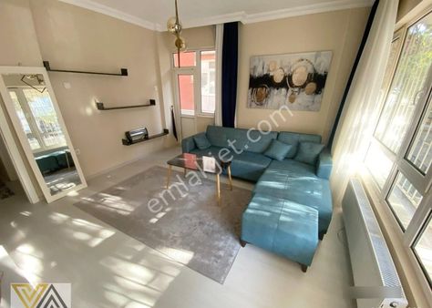 Valentia'dan Cadde Üzeri Ara Kat Konumunda Eşyalı Satılık 2+1 Daire !!!