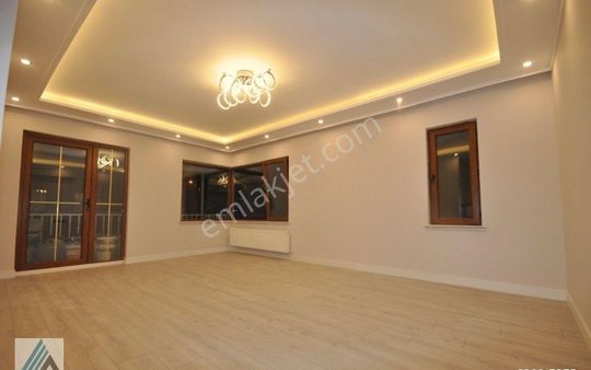 Atanora Vadi'den İlker Cadde Üzeri Lüks Yapılı Ön Cephe 2 Banyolu 3+1