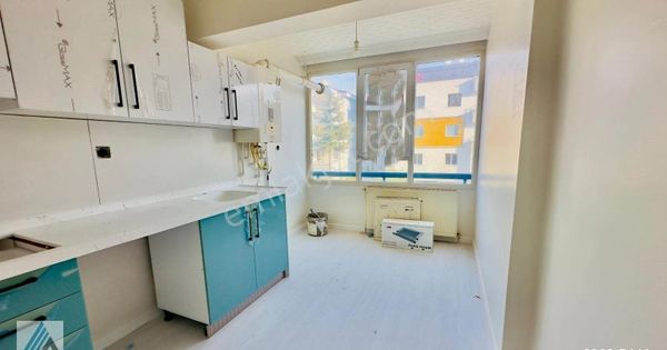 Atanora Vadi'den İlker 'de Cadde Üzeri Kat Konumunda Yüksek Giriş İçerisi Yapılı 3+1