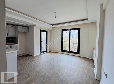 Seyrek Meydan Yakını Geniş 1+1 Satılık Bahçeli Daire