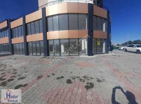 Köşe Konumlu Her Türlü İşe Uygun Süper Lokasyonda Satılık Dükkan