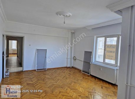 Muhteşem Lokasyonlu Site İçerisinde 3+1 Ara Kat Satılık Daire.