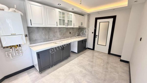 Şentürk Gayrimenkul'den **full Yapılı**1.kat//masrafsız Daire