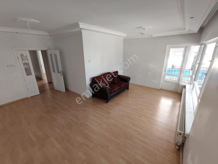 Altın Anahtardan Çiçeklide Ön Cephe 3+1 Katta Bağımsız