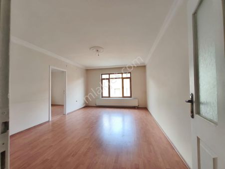 Altın Anahtardan Divrik Cd Yakını 3+1 Katta Salona 1 Bağımlı