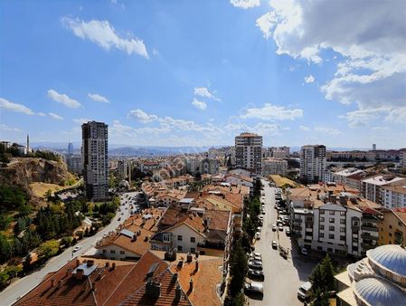 A Pozitif Panoramada Yüksek Katta Manzaralı Fuul