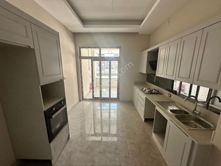 Abdulhamithan Güvenoğlu Sitesinde Yatırımlık 3,5+1 Daire