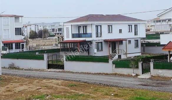 355 M2 Arsa İçinde Müstakil İskanlı 200 M2 Kullanımlı 5+1 Villa