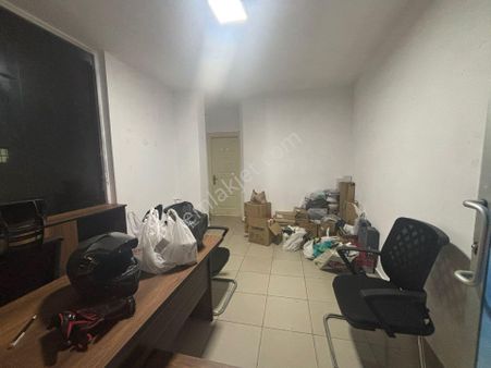 Maltepe Küçükyalı'da E-5'e Paralel 25m2 Satılık Dükkan