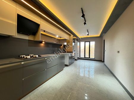 Engin Emlak'tan Y. Isıtmalı G.peyzajlı Site'de 4+1 Lüx Daire