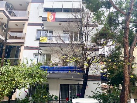 Arga'dan Buca Çevik Bir Meydan Yakını Ara Kat 3+1 Kiralık Daire.
